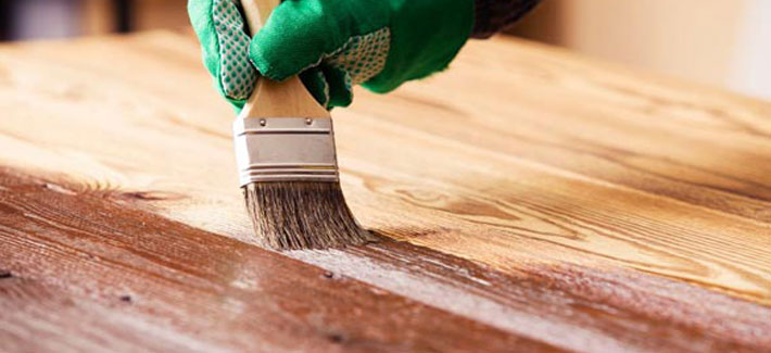 Особенности покрытия деревянной столешницы для кухни